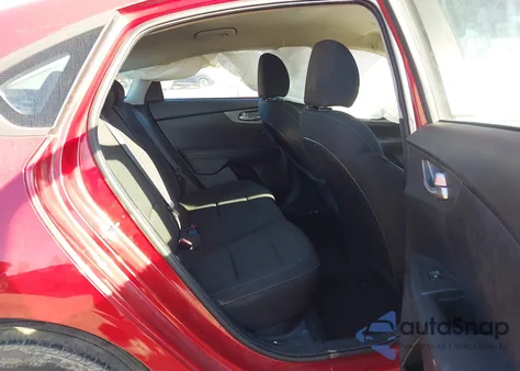 2021 Kia Forte Lxs z USA, uszkodzony, nr VIN 3KPF24AD8ME389982